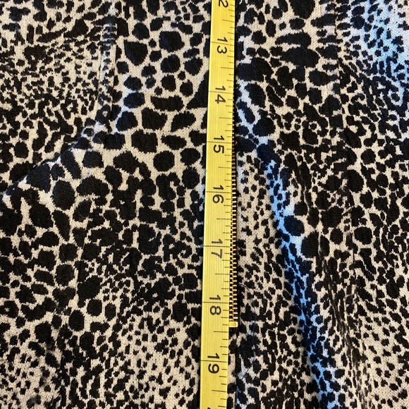 Taylor dress.  Gray/black snow leopard pattern Size 10. - Picture 13 of 13